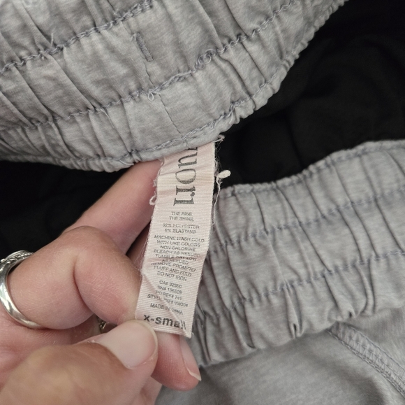 Vuori Clementine 2" Athletic Running Shorts Liner Lined Silver Gray Size XS - Picture 5 of 8